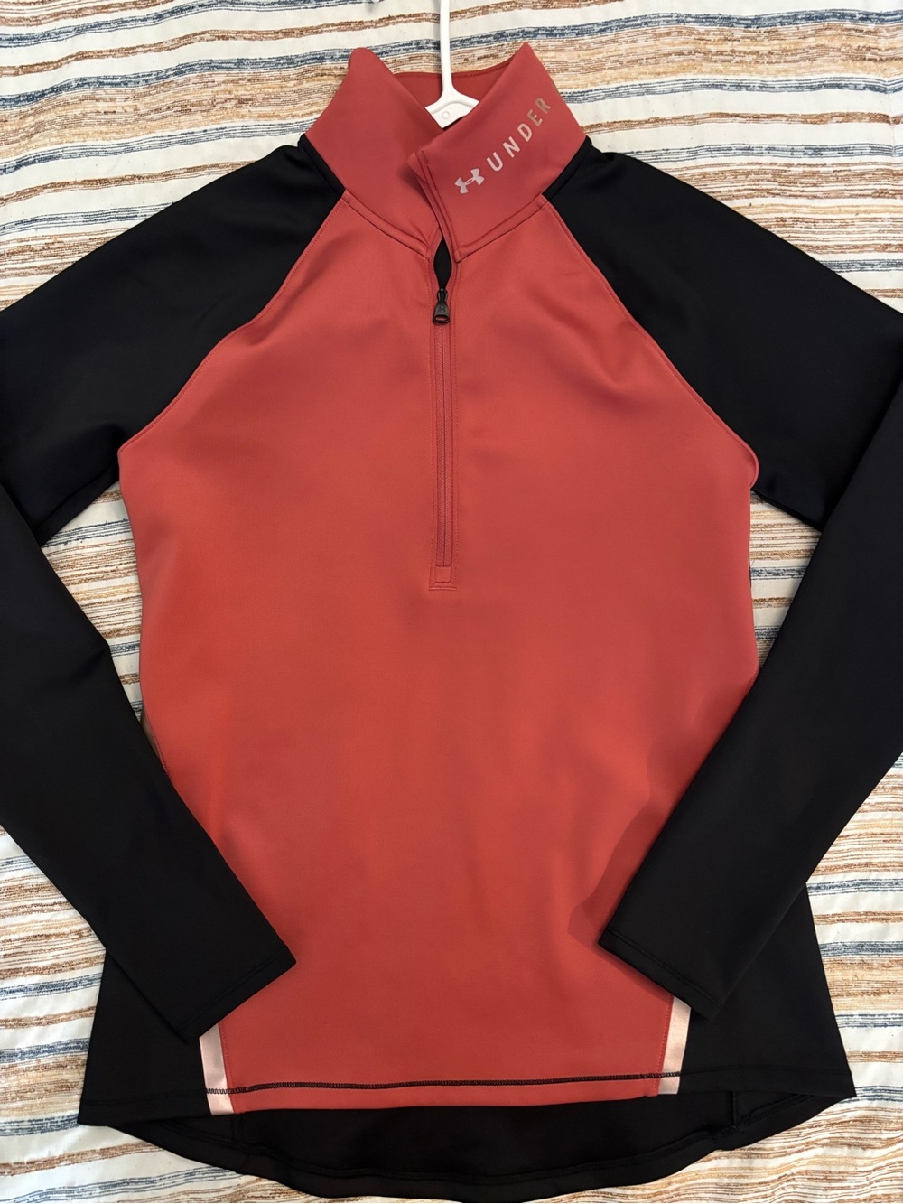 Under Armour Women's Mauve Half-Zip Pullover with Black Sleeves Large